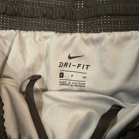Nike shorts - Picture 2 of 3